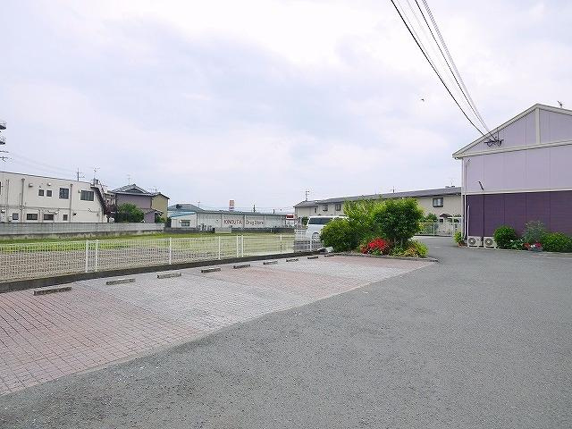 グランシャリオA（六条西）の駐車場|駐車場があります