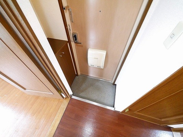 バーベナ光台D棟の玄関|落ち着いた玄関です