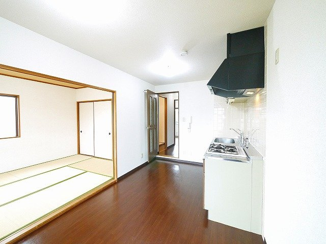 バーベナ光台D棟の居間・リビング|ゆったり過ごせる居間です