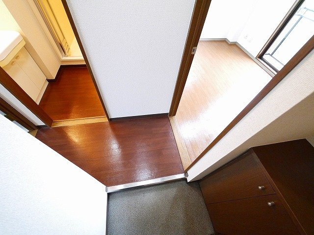 バーベナ光台D棟の玄関|きれいな玄関です