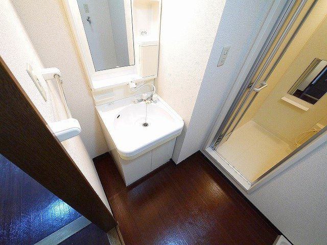 バーベナ光台D棟の洗面所|広い洗面スペース