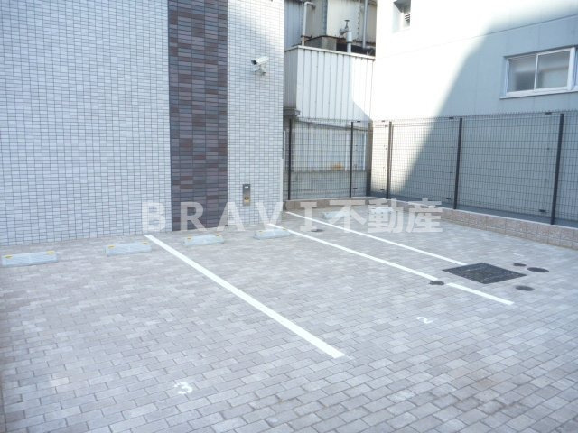 S-RESIDENCE淀屋橋（エスレジデンス淀屋橋）　BRAVI不動産の駐車場|【S-RESIDENCE淀屋橋】車をお持ちの方に嬉しい駐車場付きの物件です