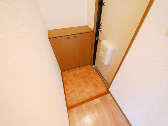 カワゼハイツ桜が丘2の玄関