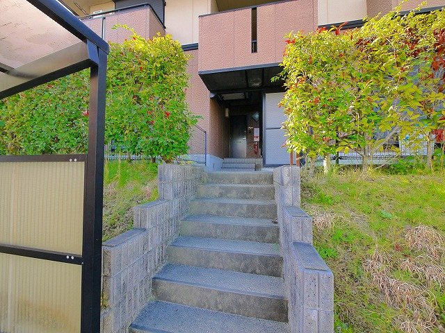 カワゼハイツ桜が丘2のエントランス