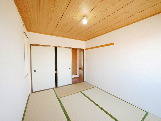 カワゼハイツ桜が丘2の和室