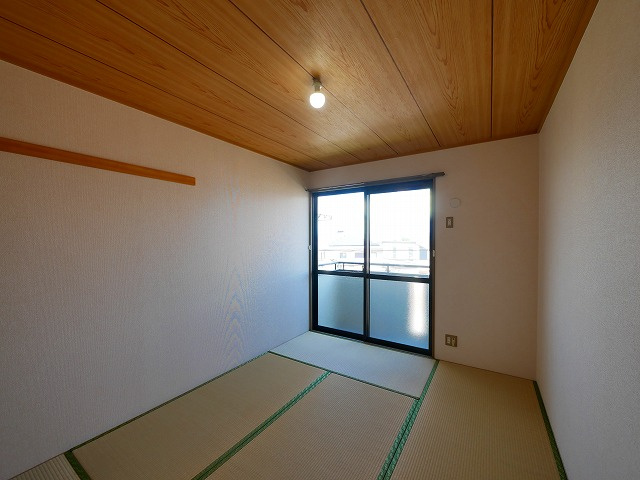 カワゼハイツ桜が丘2の和室