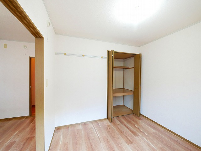 カワゼハイツ桜が丘2の寝室