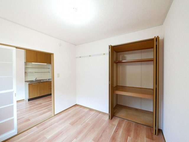 カワゼハイツ桜が丘2の洋室