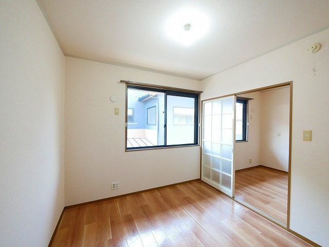 カワゼハイツ桜が丘2の洋室