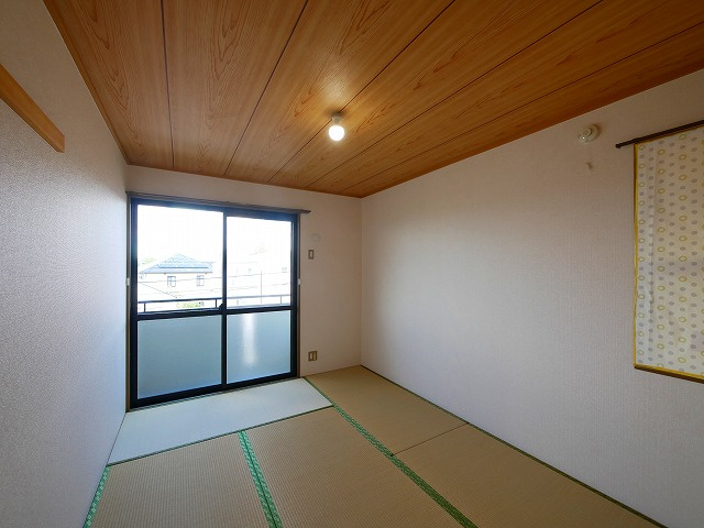 カワゼハイツ桜が丘2の和室