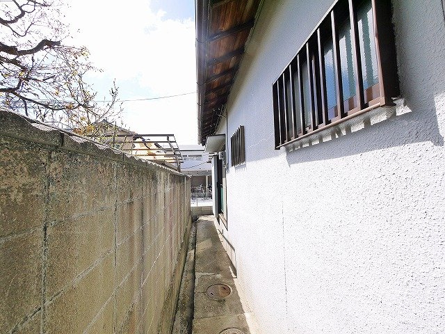 尼ヶ辻駅前貸家のエントランス