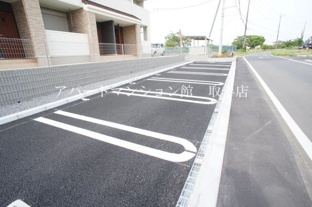 ケイ・モアールの駐車場