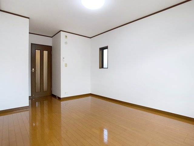 シャトーレⅡの内装|201号室の写真になります。