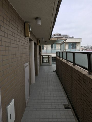 【その他共用部分】 | ロイヤルアーバン駒場 | 廊下