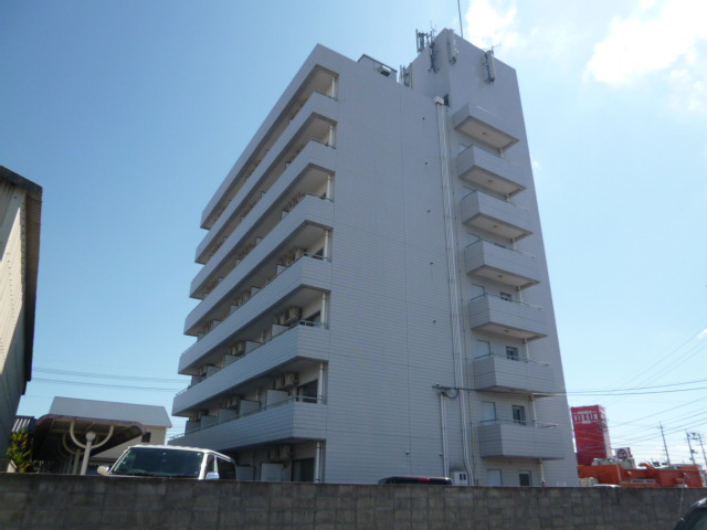 総社市井手の賃貸マンションの外観