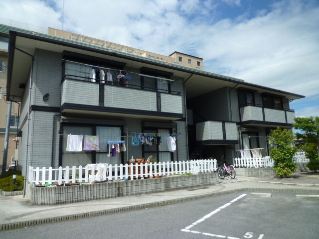 倉敷市老松町５丁目のアパートの外観