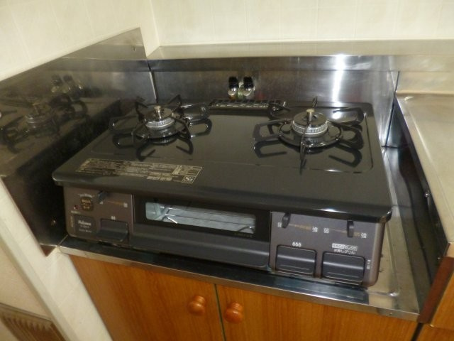 ノーブルハウスAのキッチン|２口ガスコンロ