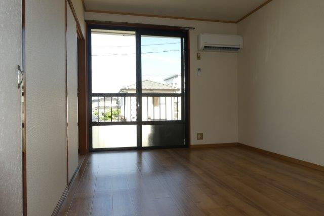 ノーブルハウスAの居間・リビング|洋室