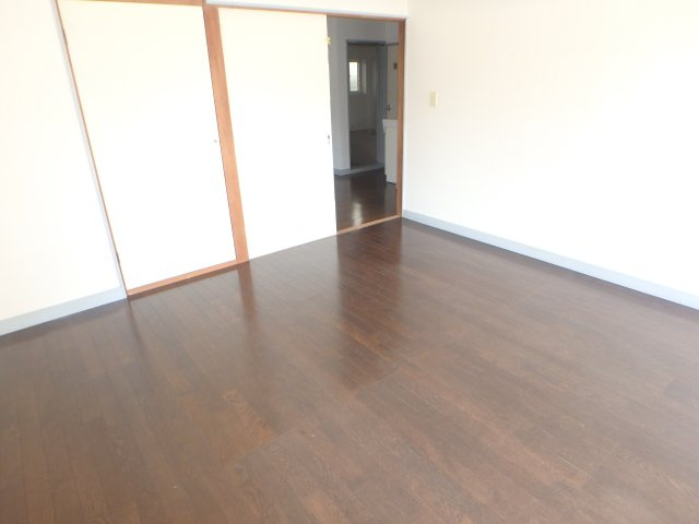 川崎市中原区井田中ノ町のアパートの洋室
