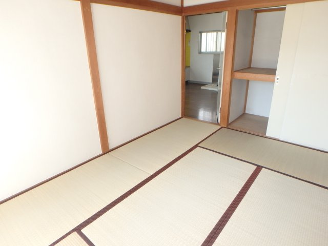 川崎市中原区井田中ノ町のアパートの和室