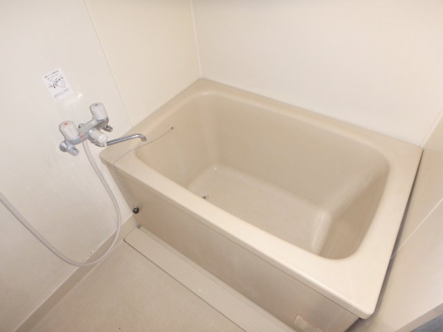 川崎市中原区井田中ノ町のアパートの浴室