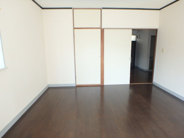 川崎市中原区井田中ノ町のアパートの洋室