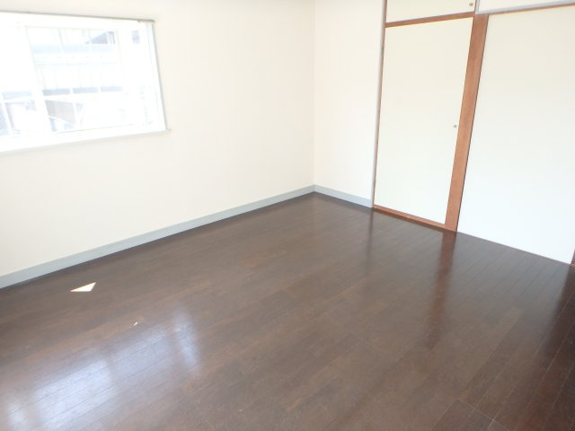 川崎市中原区井田中ノ町のアパートの洋室