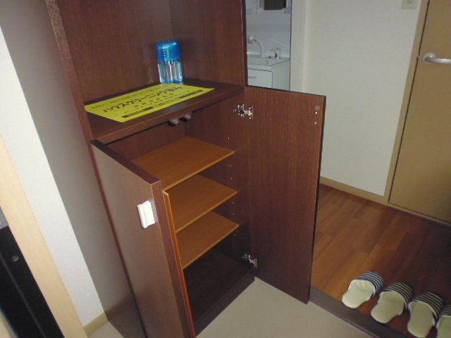 ラピュータ大島Ｃの玄関|シューズボックス