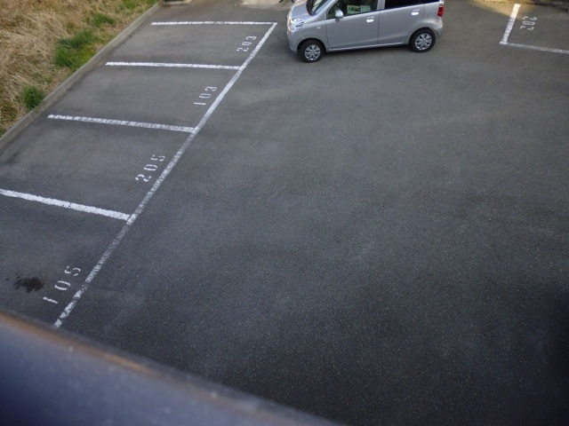 フレグランス西江井ヶ島の駐車場