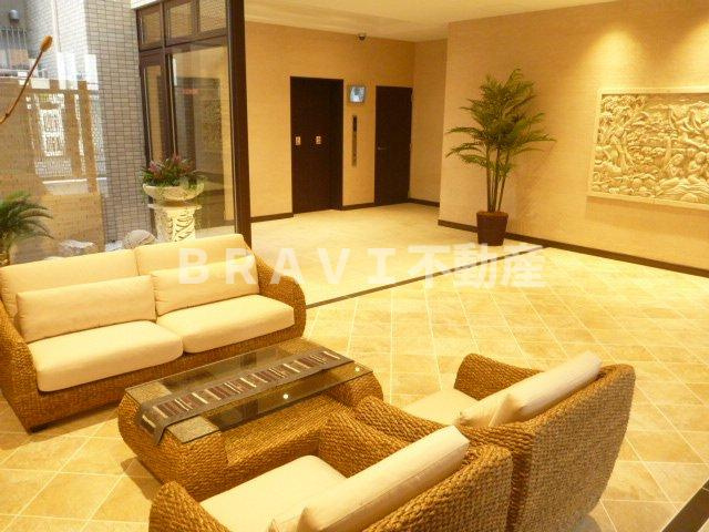 S-RESIDENCE淀屋橋（エスレジデンス淀屋橋）　BRAVI不動産のロビー|【S-RESIDENCE淀屋橋】ゆとりのあるロビーです