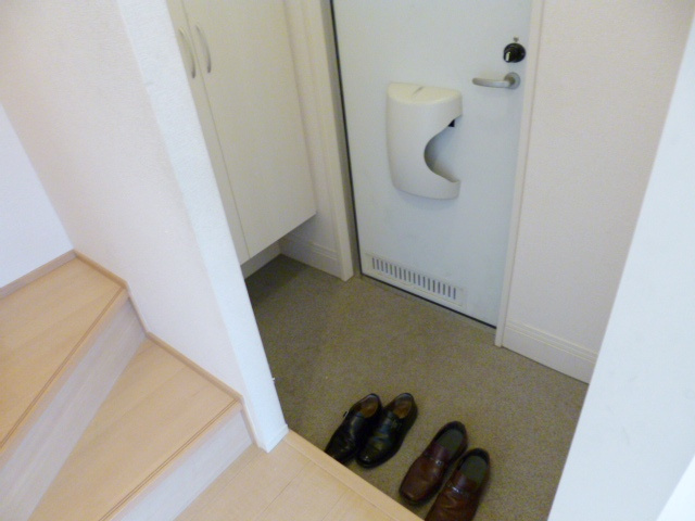 ホーリー稲荷木Ａの玄関