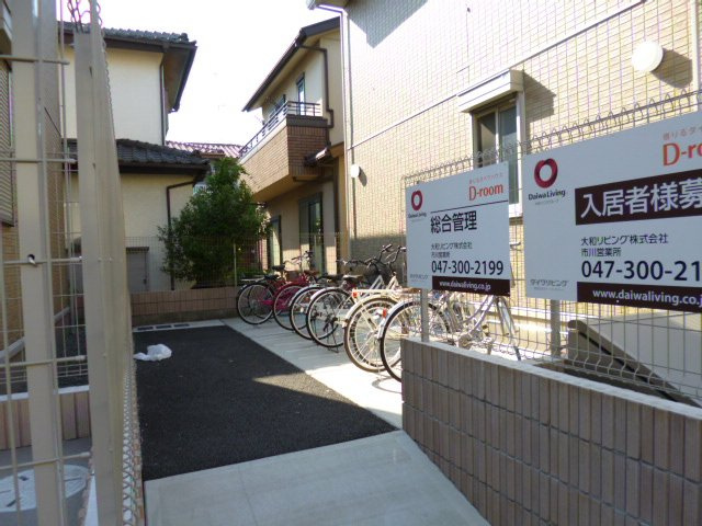 ホーリー稲荷木Ａのエントランス