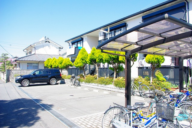 ベルコート（三島町）の駐車場|駐車場があるので、車を買う予定の方も安心です