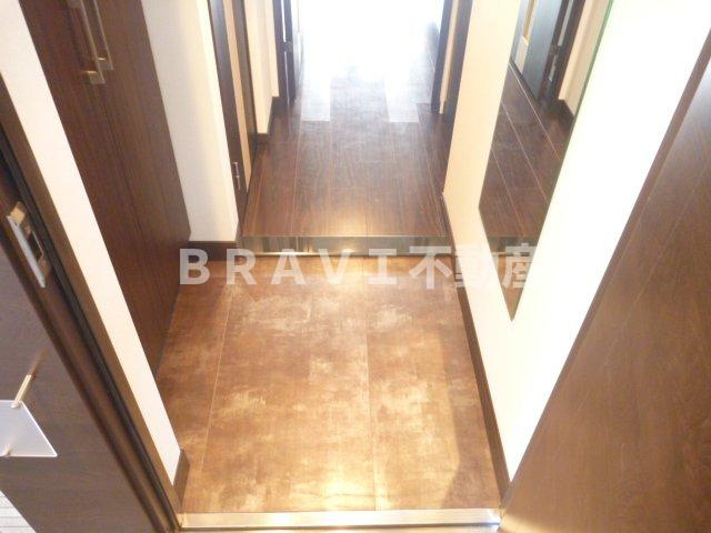 S-RESIDENCE淀屋橋（エスレジデンス淀屋橋）　BRAVI不動産の玄関