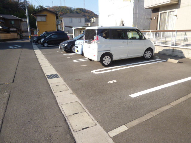ウィットＢの駐車場