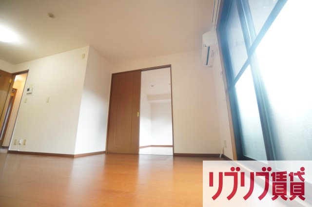 ロイヤルクレッセント西登戸の居間・リビング
