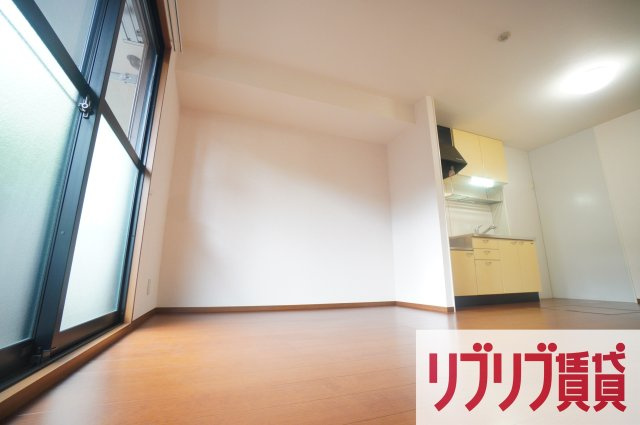 ロイヤルクレッセント西登戸の居間・リビング