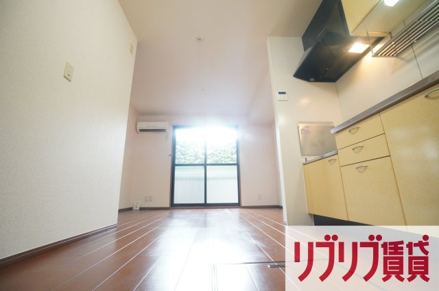 ロイヤルクレッセント西登戸の居間・リビング
