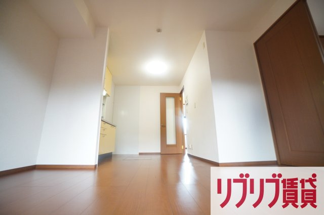 ロイヤルクレッセント西登戸の居間・リビング