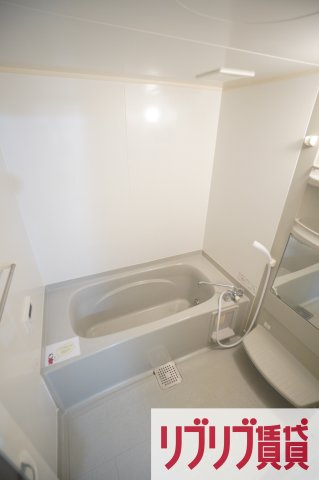 ロイヤルクレッセント西登戸の浴室