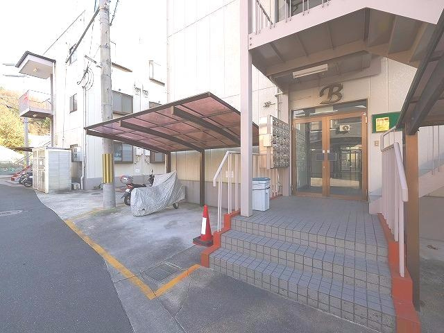 ハイタウンB棟のエントランス