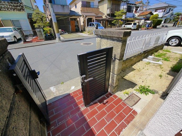 木津南後背貸家のエントランス