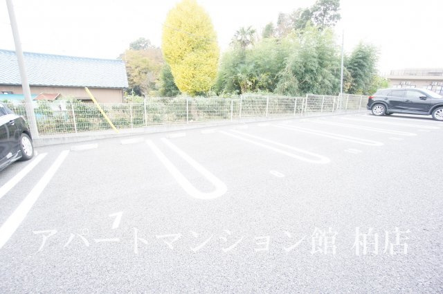 セジュールⅥの駐車場
