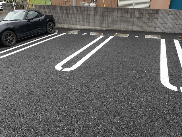 アステールの駐車場