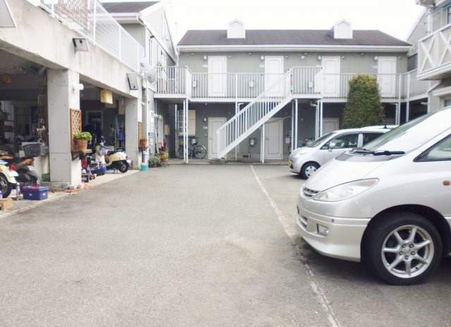 サテライトシティハイツの駐車場
