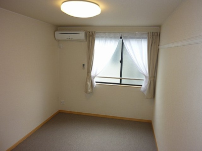 【居間・リビング】 | アイ | ２Ｆ洋室。照明・エアコン有ります！