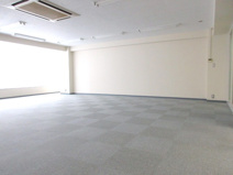 市役所近くの事務所ビルの画像