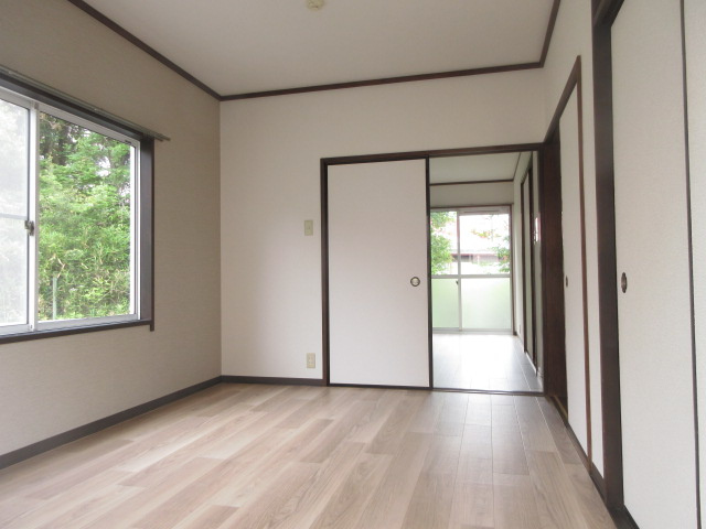 【洋室】 | レイクビレッジ好村B