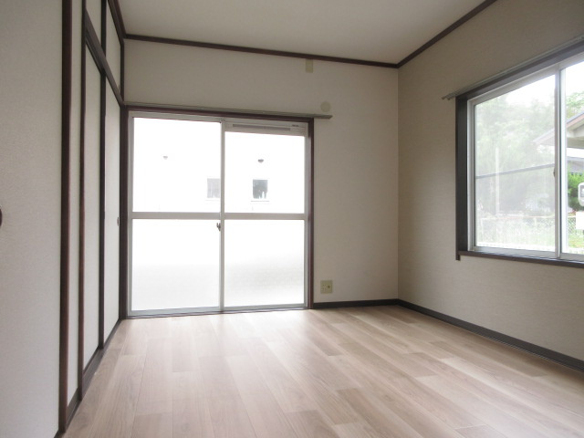 【洋室】 | レイクビレッジ好村B