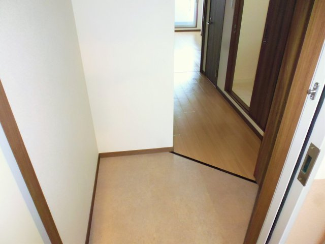 ミントコート魚住の玄関